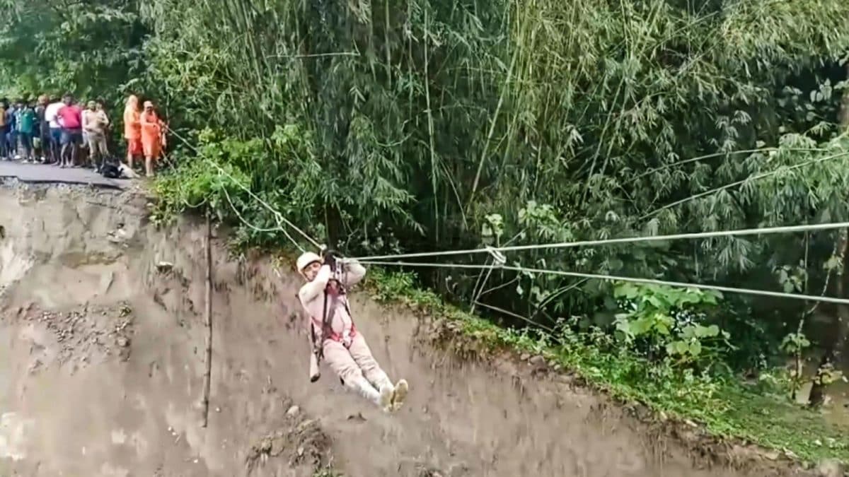 <div>Bhutan Issues Flood Warning To West Bengal After Dam Overflow, NDRF On 'Highest Alert'</div>