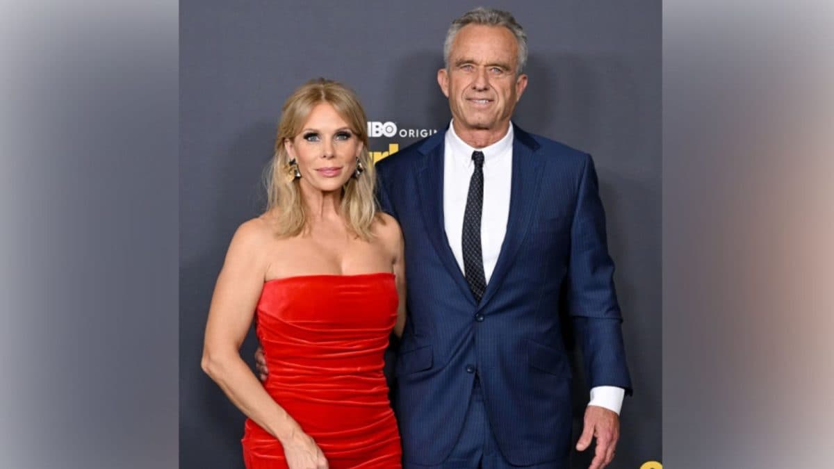 RFK Jr. And Cheryl Hines Applauded For Flying Economy Class On Commercial Flight