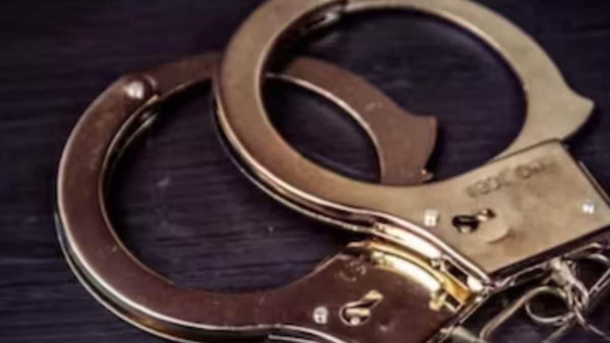 British Airways Passenger Handcuffed After Threatening Fellow Flyers & Crew: ‘Give Me A Glass For My f** Drink’