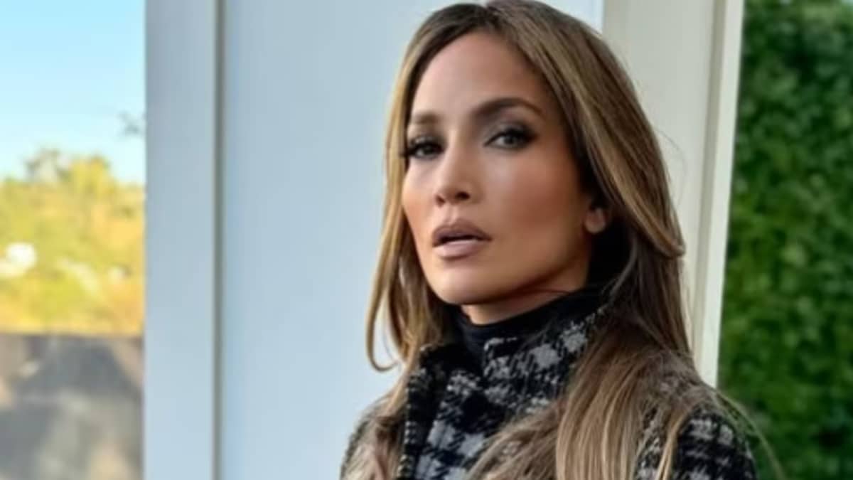 Jennifer Lopez Was ‘Worried’ To Go Blonde For ‘Kiss Of The Spider Woman(02)