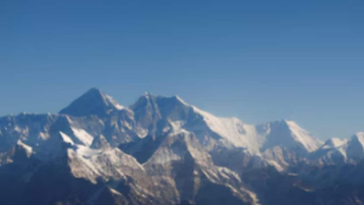 Trekkers Stranded On Mount Everest Due To Heavy Snowfall, Several Rescued