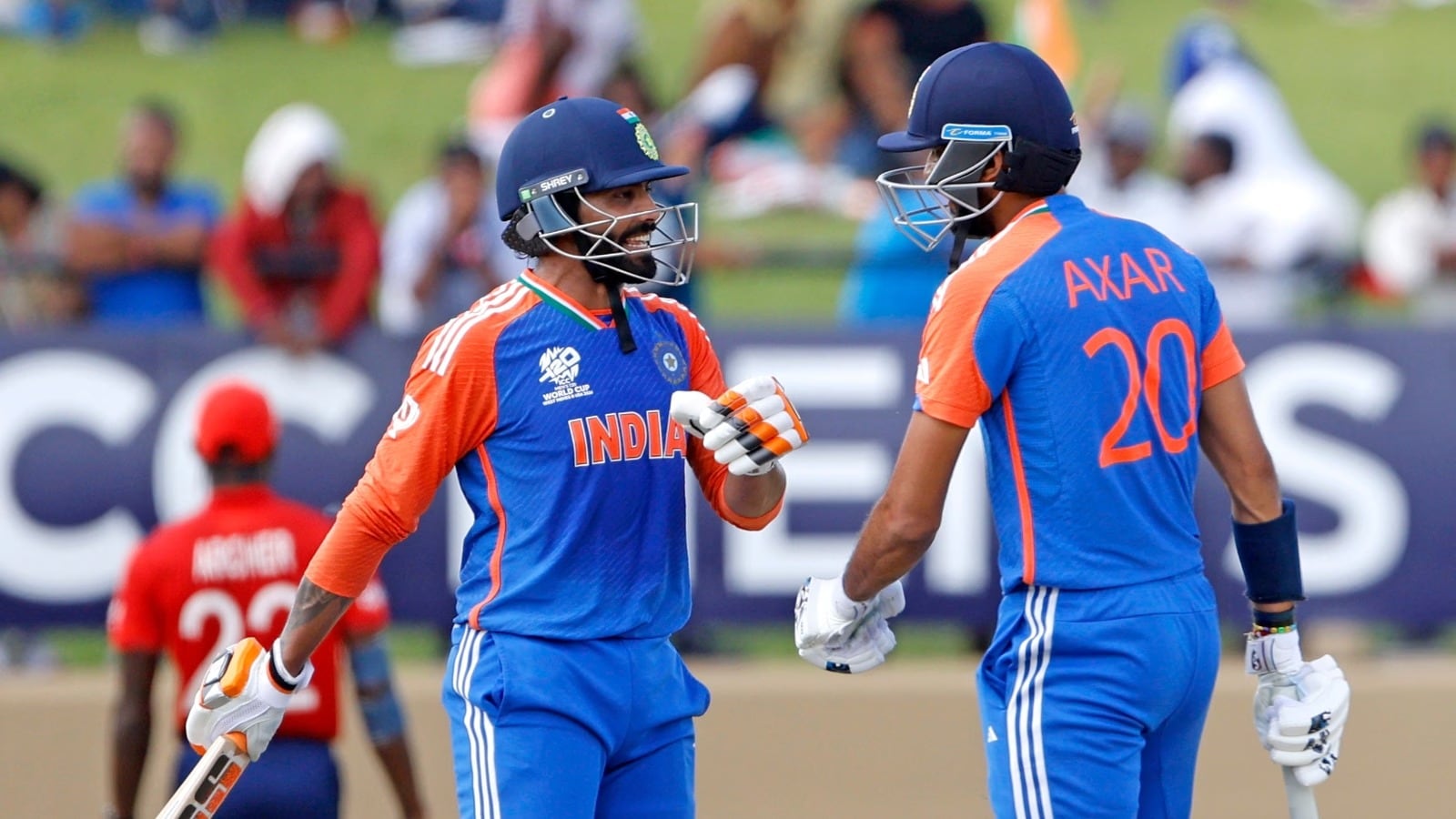 Ravindra Jadeja e Axar Patel são seleções quase certas, provavelmente empurrando Washington Sundar para fora. Ravindra Jadeja e Axar Patel são seleções quase certas, provavelmente empurrando Washington Sundar para fora.