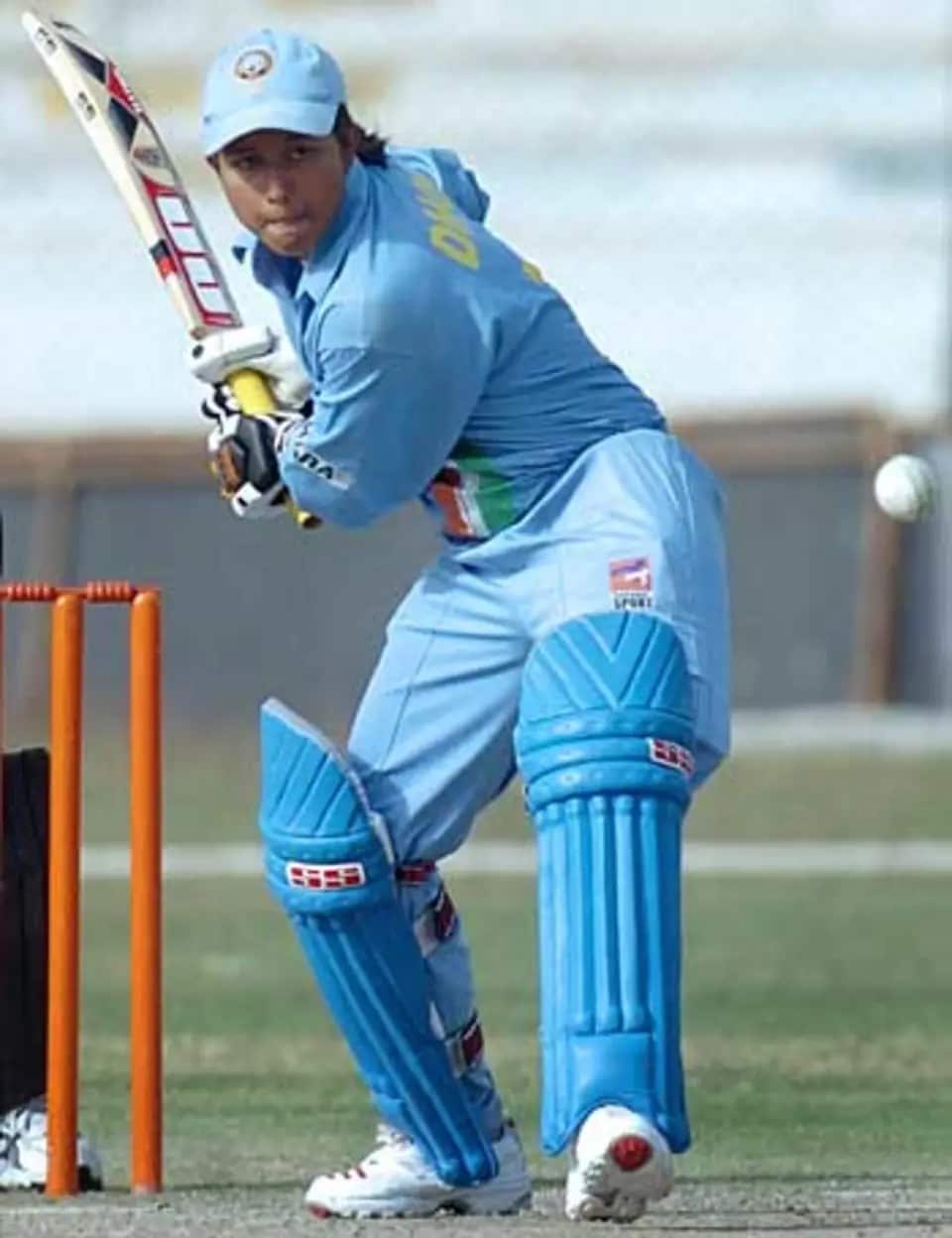 A Ásia da Ásia 2006-7, a Índia venceu por 207 corridas: a maior vitória da Índia contra o Paquistão nas mulheres ODIs em termos da margem de corridas. Jaya Sharma estrelou com uma batida de 74 corridas, enquanto o capitão Mithali Raj atingiu e Rumeli Dhar também marcou cinquenta. A Índia publicou 283/3 em cinquenta overs. O Paquistão foi todo para 76 anos. Snehal Pradhan (3/21) e Neetu David (3/9) compartilharam 6 postigos entre si.