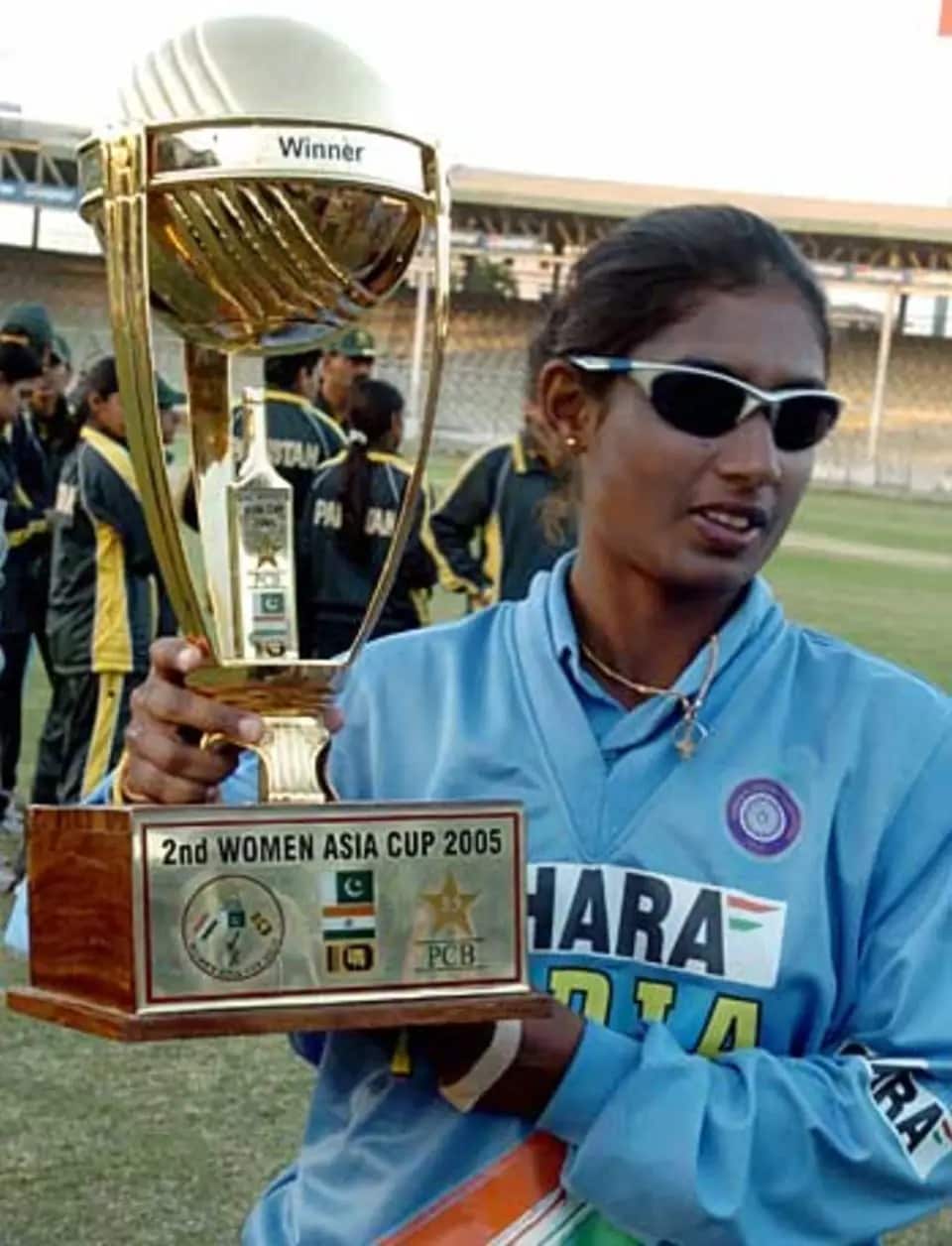 A Ásia da Ásia 2005-06, a Índia venceu por 10 postigos: o Paquistão desmoronou para um insignificante 94. Devika Palshikar foi a escolha dos jogadores, retornando 3/12 em 10 overs. A Índia o perseguiu com 15 bolas de sobra.