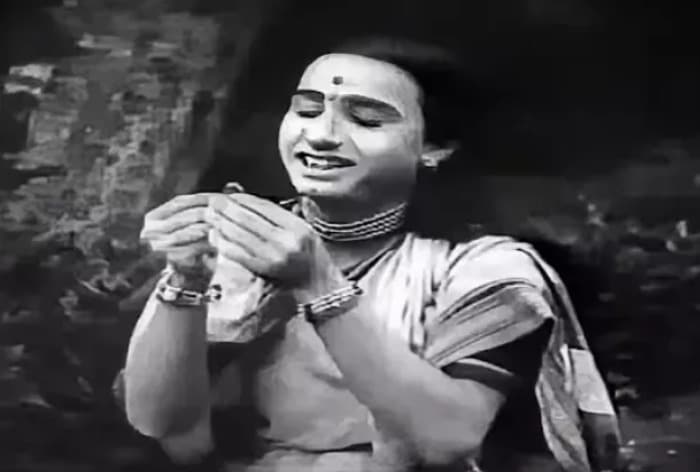 But have you ever wondered who was the very first actor in Indian cinema to do it? That actor was Anna Salunke. But have you ever wondered who was the very first actor in Indian cinema to do it? That actor was Anna Salunke.