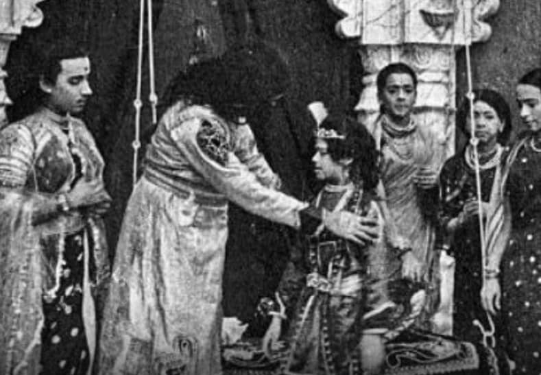 Interestingly, this wasn’t Anna’s first time playing a woman on screen. He had earlier portrayed Queen Taramati in Raja Harishchandra (1913), India’s very first full-length feature film. Interestingly, this wasn’t Anna’s first time playing a woman on screen. He had earlier portrayed Queen Taramati in Raja Harishchandra (1913), India’s very first full-length feature film.