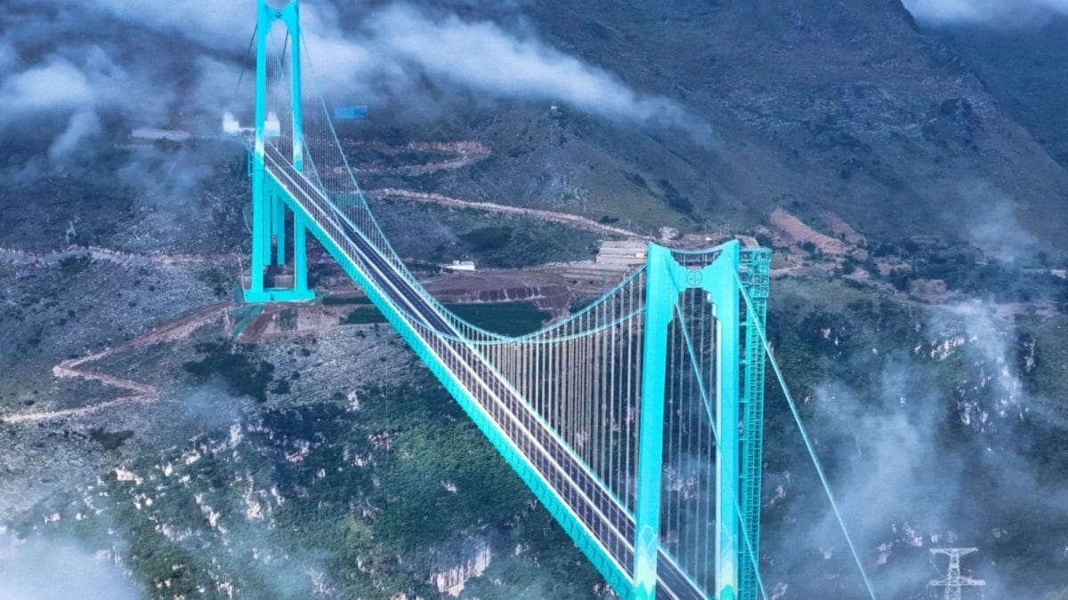 <div>From Bungee Jumps To Glass Walks, World's Tallest Bridge In China Redefines Travel Experiences</div>