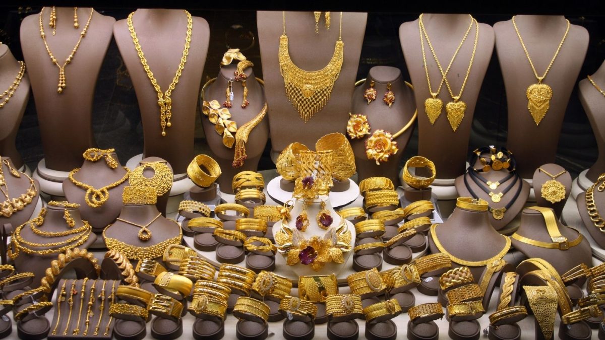 Dhanteras 2025: Gold Buying Kicks Off, Record Prices May Hit Volumes By 15%