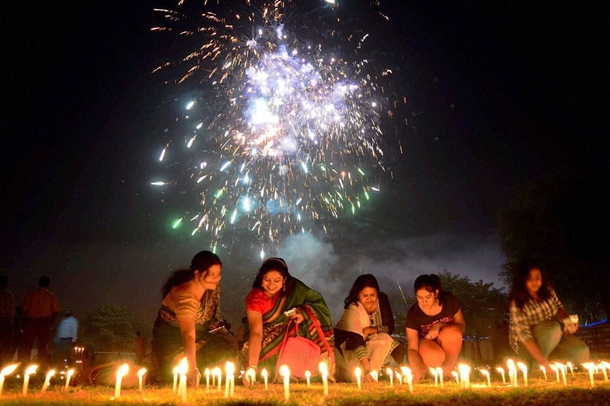 Diwali Without The Food Coma: Smart Tips To Curb Festive Binge Eating Diwali Without The Food Coma: Smart Tips To Curb Festive Binge Eating