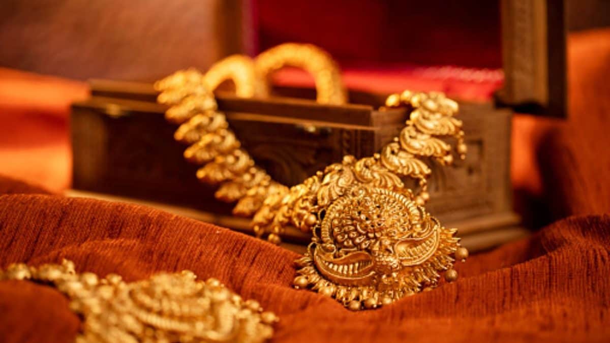 Gold Rate Rises Today, November 1: Check 24 & 22 Carat Prices In Delhi, Mumbai, Other Cities