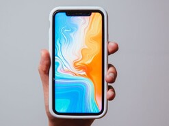 Static wallpapers have little effect on battery life, but live wallpapers drain it significantly.