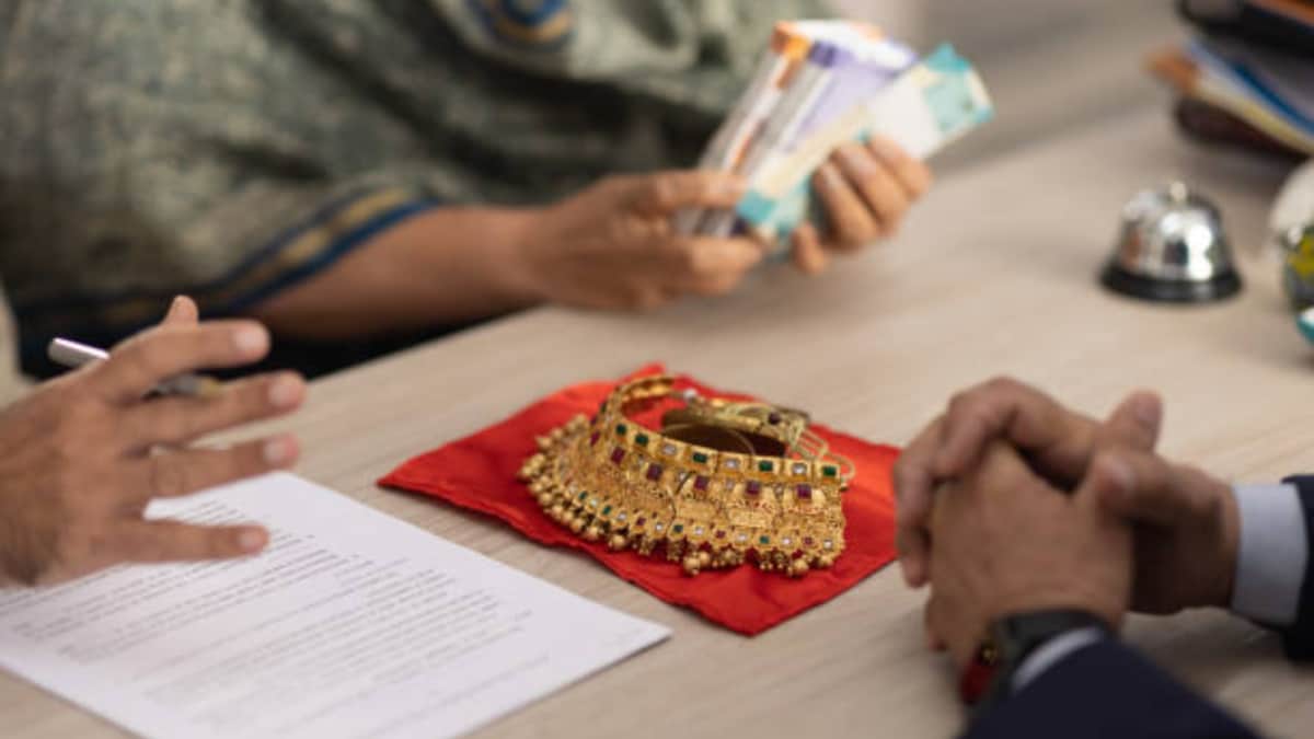 Inflation Calculator: How Much Gold Can You Buy In 2050 With Rs 1 Crore? Inflation Calculator: How Much Gold Can You Buy In 2050 With Rs 1 Crore?