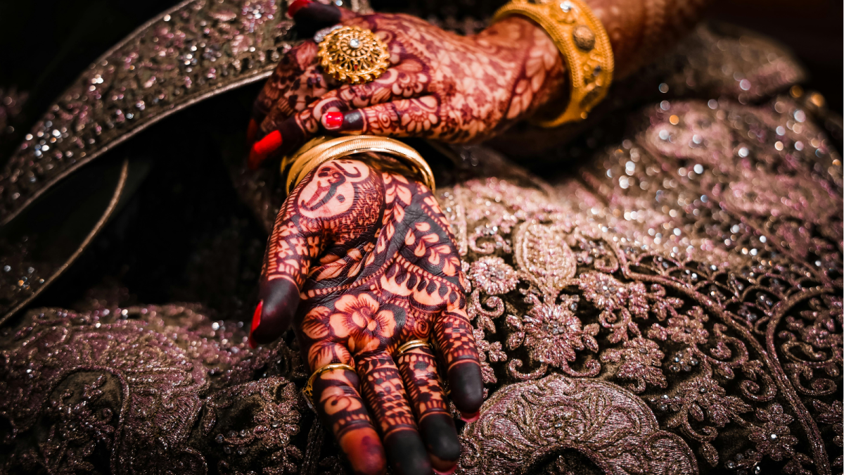 Karwa Chauth 2025: 10 Minimalist Mehendi Design Ideas