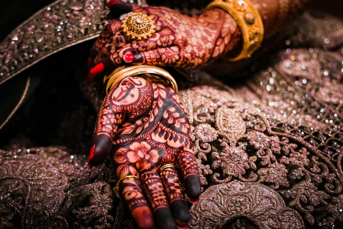 Karwa Chauth 2025: 10 Minimalist Mehendi Design Ideas