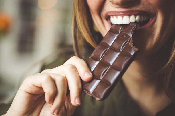 Dark Chocolate: Contains flavonoids and a small boost of caffeine, which can improve mood and increase serotonin levels. Dark Chocolate: Contains flavonoids and a small boost of caffeine, which can improve mood and increase serotonin levels.