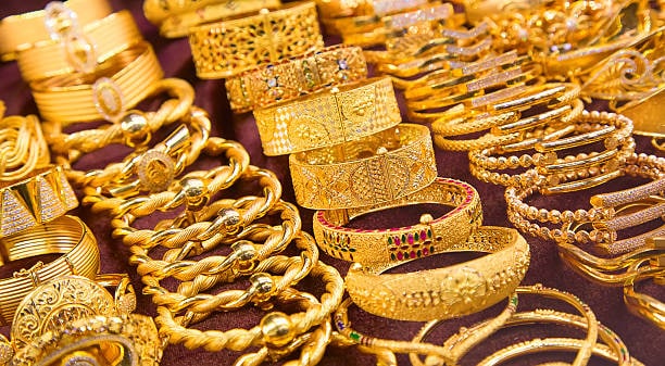 To ensure a smooth experience, travellers are advised to carry purchase invoices, weigh their jewellery beforehand, and avoid carrying non-jewellery gold items. To ensure a smooth experience, travellers are advised to carry purchase invoices, weigh their jewellery beforehand, and avoid carrying non-jewellery gold items.