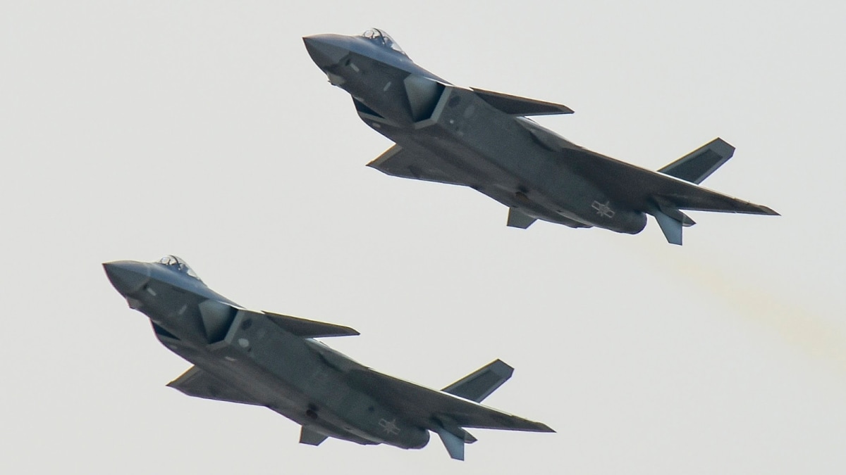 <div>China Unveils 'Mighty Dragon' To Rival American F-22 And F-35</div>