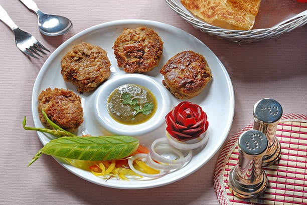 Lucknow: Known for its Awadhi cuisine, the city offers melt-in-the-mouth galouti kebabs, nihari, and aromatic biryanis. Lucknow: Known for its Awadhi cuisine, the city offers melt-in-the-mouth galouti kebabs, nihari, and aromatic biryanis.