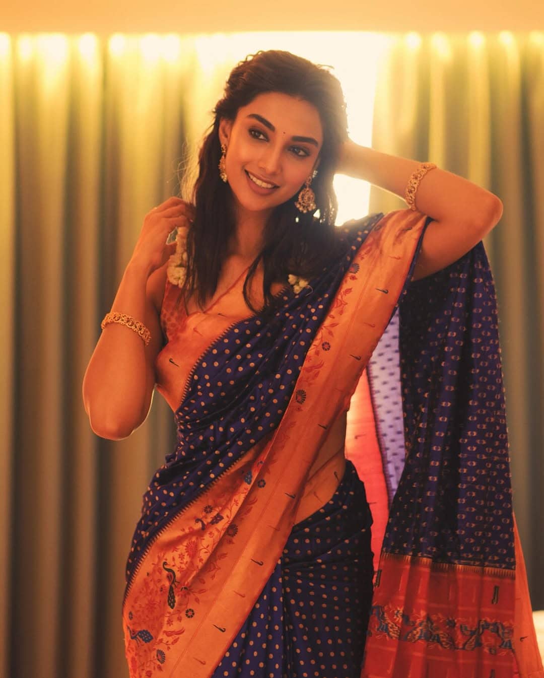 A gorgeous Paithani silk saree with an eye-catching border is all you need to turn heads your way. A gorgeous Paithani silk saree with an eye-catching border is all you need to turn heads your way.