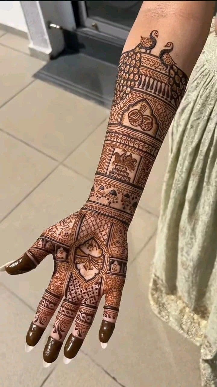 Karwa Chauth 2025: Gorgeous Mehendi Trends To Adorn Your Hands Karwa Chauth 2025: Gorgeous Mehendi Trends To Adorn Your Hands