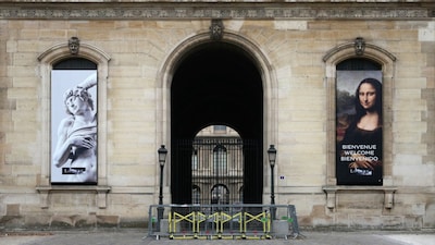 A closed access to the Louvre Museum after the robbery, in Paris on October 19. (AFP photo)
