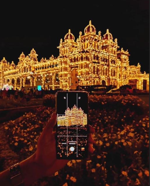 The Mysuru Dasara 2025 celebrations reached a dazzling peak on September 28 with a historic drone show at the Torchlight Parade Ground in Bannimantap. 