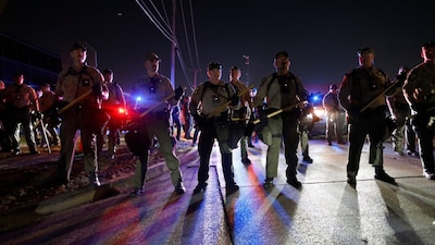 Illinois State Police stand guard while monitoring protesters gathering near an Immigration and Customs Enforcement (ICE) facility in Broadview. (AFP photo)