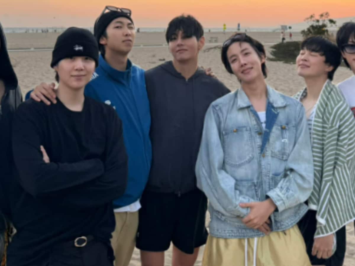 【BTS】BTS WORLD Bts World -CD+Book-: Bts: Amazon.in: Music}