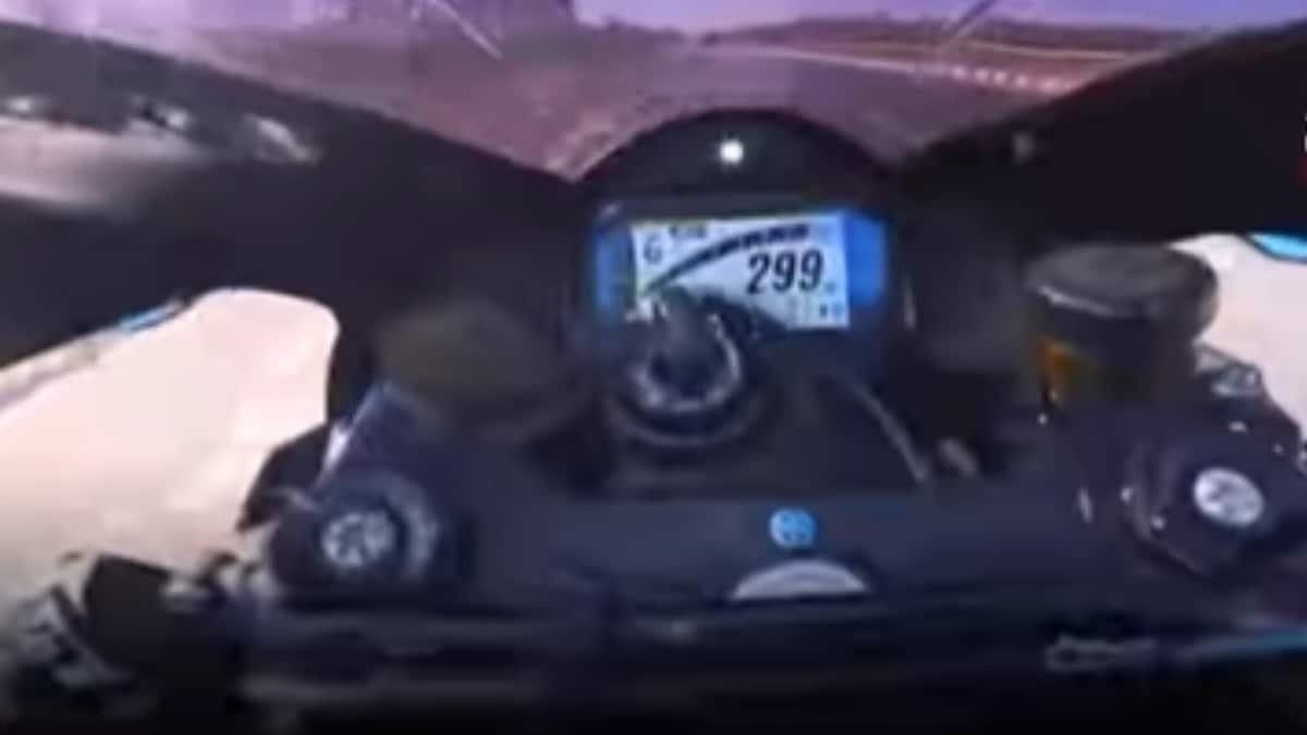 Biker on Yamuna Expressway Nearly Collides at 300 Kmph