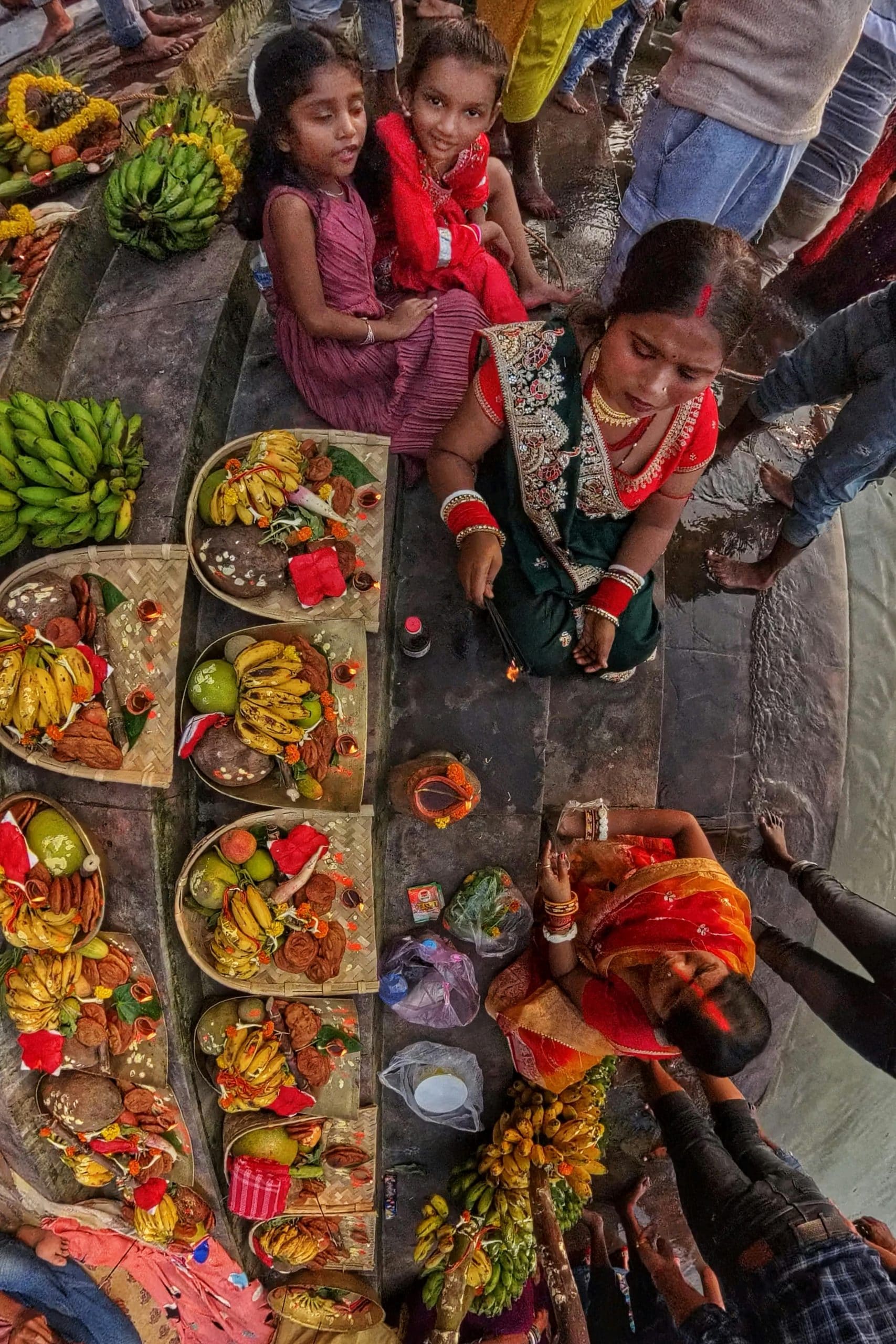 Chhath Puja 2025: Auspicious Fruits To Offer And Their Significance Chhath Puja 2025: Auspicious Fruits To Offer And Their Significance