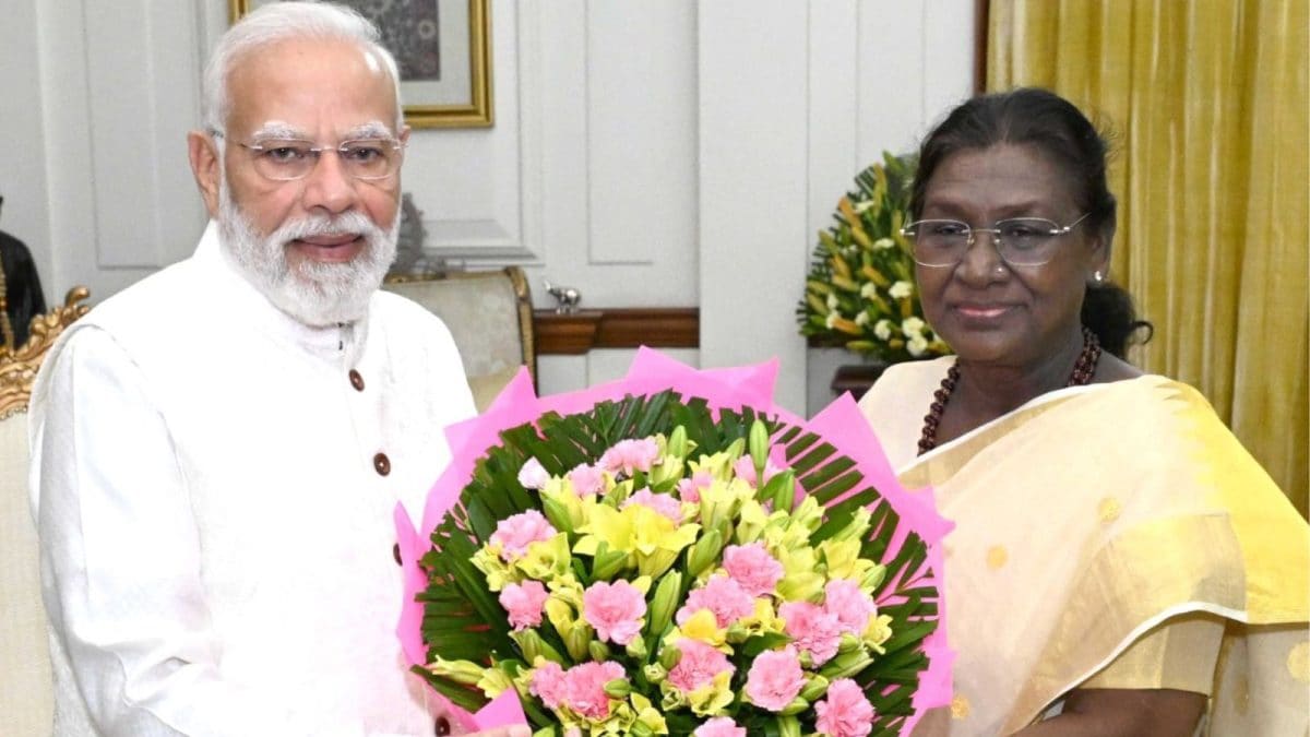 PM Modi Meets President Droupadi Murmu, Exchanges Diwali Greetings