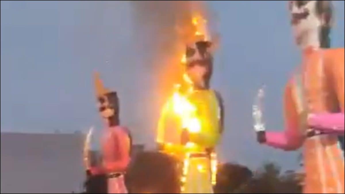 Early Celebrations: Drunk Youngsters In Bhopal Burn Ravan Effigy On Dusshera Morning