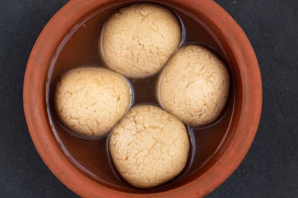 Kolkata: Indulge in kathi rolls, puchkas, kosha mangsho, and end with mishti doi and rasgulla. Kolkata: Indulge in kathi rolls, puchkas, kosha mangsho, and end with mishti doi and rasgulla.