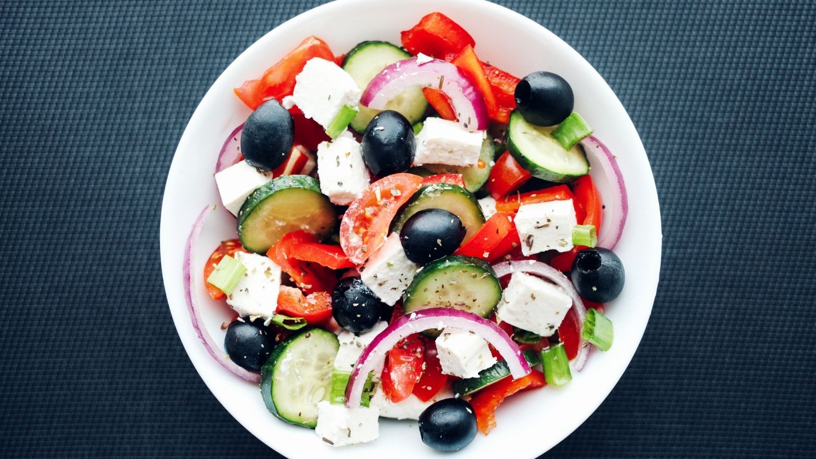 Ditch The Heavy Lunch: Try These Weight-Loss Salad Recipes Instead Ditch The Heavy Lunch: Try These Weight-Loss Salad Recipes Instead
