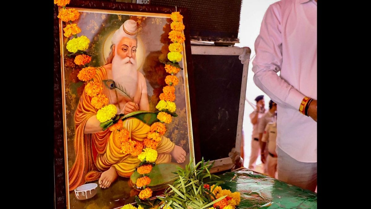 <div>Valmiki Jayanti 2025: Public Holiday Declared In Delhi & UP, Here's What's Open, What's Closed</div>