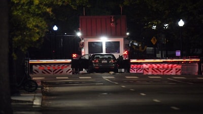 Car Hits White House Gate