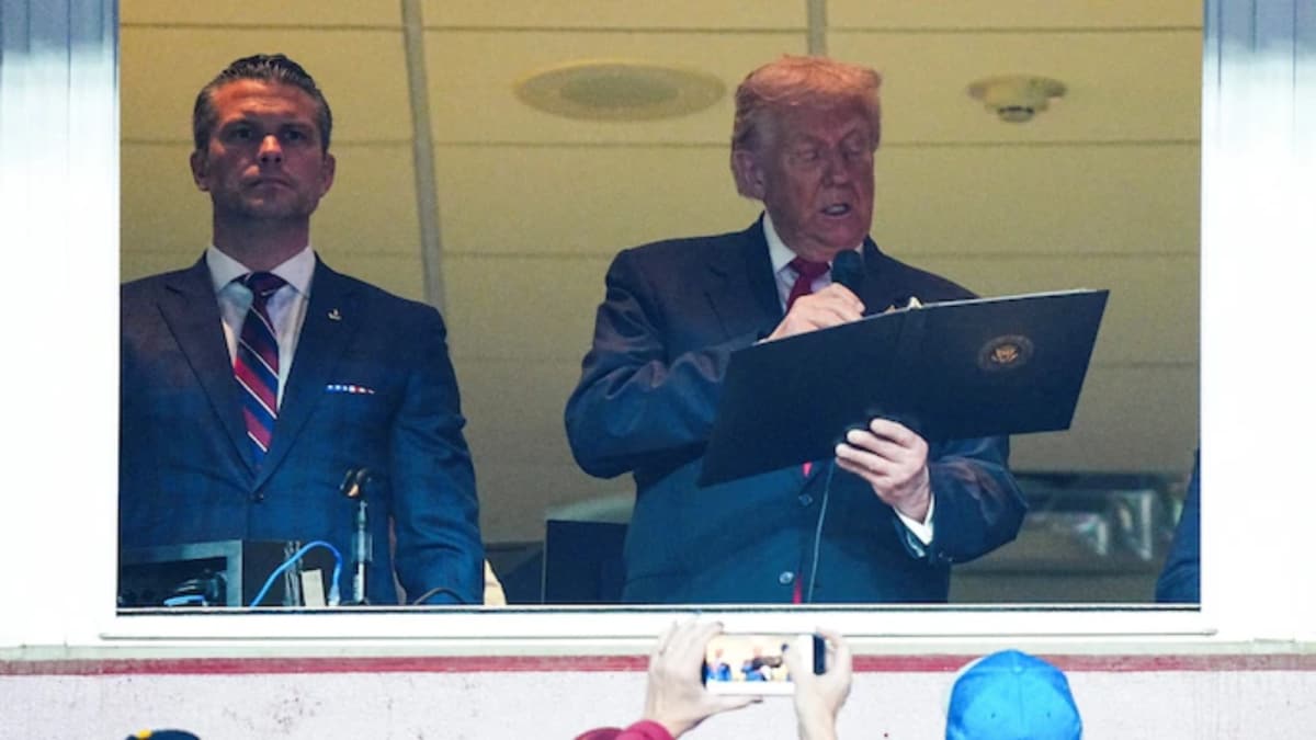Trump's 'Awkward' Reaction Amid Boos By NFL Fans During Commanders-Lions Game | Watch
