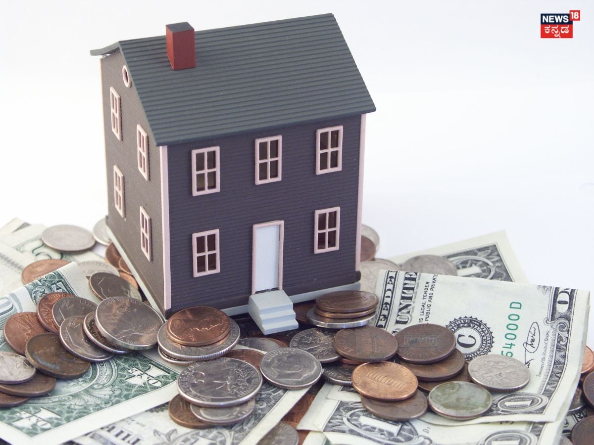 ಮುಂದುವರೆದು, ಗೃಹ ಸಾಲ ತೆಗೆದುಕೊಳ್ಳುವ ಮೊದಲು, ನೀವು ಕೆಲವು ವಿಷಯಗಳನ್ನು ತಿಳಿದುಕೊಳ್ಳಬೇಕು. ಅದುವೇ, ನಿಮ್ಮ ಹೆಸರು, ಫೋನ್ ಸಂಖ್ಯೆ, ಪಿನ್ ಕೋಡ್ ಮತ್ತು ಕೆಲಸದ ಪ್ರಕಾರವನ್ನು ಒಳಗೊಂಡಿರುವ ಅರ್ಜಿಯ ಅಗತ್ಯವಿದೆ. ದಾಖಲೆಗಳಲ್ಲಿ ನಿಮ್ಮ ಆಧಾರ್, ಪ್ಯಾನ್, ಮತದಾರರ ಗುರುತಿನ ಚೀಟಿ ಮತ್ತು ಚಾಲನಾ ಪರವಾನಗಿಯ ಪ್ರತಿಗಳು ಸೇರಿವೆ. ವಿಳಾಸ ಪುರಾವೆಯಲ್ಲಿ ನಿಮ್ಮ ವಿದ್ಯುತ್ ಬಿಲ್, ನೀರಿನ ಬಿಲ್ ಮತ್ತು ಮೊಬೈಲ್ ಬಿಲ್ ಸೇರಿವೆ. ನಿಮ್ಮ ಬ್ಯಾಂಕಿನಿಂದ ಮಾಹಿತಿಯನ್ನು ಪಡೆಯುವ ಮೂಲಕ ನೀವು ಗೃಹ ಸಾಲಕ್ಕೆ ಅರ್ಜಿ ಸಲ್ಲಿಸಬಹುದು.