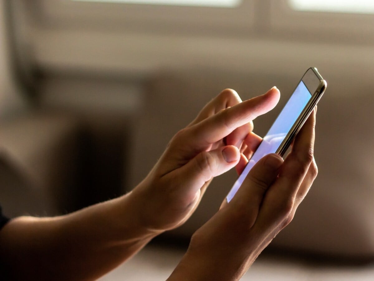 Now you can confirm by selecting Factory data reset with the power button once again. 