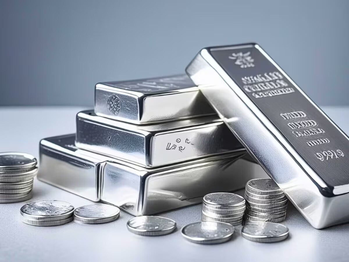 Market analysts now caution that the trend may reverse soon. With the wedding season approaching, jewellers are bracing for a surge in demand. Experts say this renewed buying interest is likely to push silver prices higher once again, potentially marking the beginning of a fresh upward cycle as 2026 approaches.
