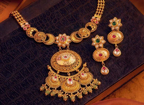 அதிகரித்து வரும் பணவீக்கம் மற்றும் உலகளாவிய மற்றும் உள்நாட்டு பொருளாதார நிச்சயமற்ற தன்மை ஆகியவை தங்கம் விலை உயர்வுக்கு காரணங்களாக சொல்லப்படுகின்றன. 2000 முதல் 2025 வரை பார்க்கும்போது, ​​கூட்டு ஆண்டு வளர்ச்சி விகிதம் (CAGR) 14 சதவீதம் ஆகும். இந்த 25 ஆண்டுகளில், மூன்று ஆண்டுகள், அதாவது 2013, 2015 மற்றும் 2021ல் மட்டுமே எதிர்மறையான தங்க விலைகள் உள்ளன.