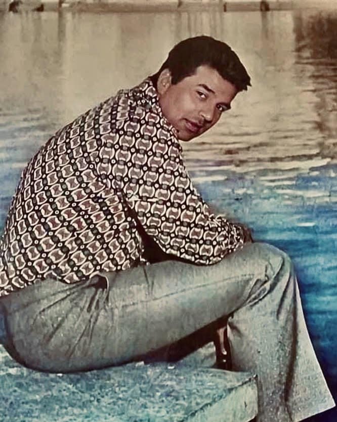 The music was composed by the celebrated duo Laxmikant-Pyarelal, and the lyrics of the song were penned by Anand Bakshi. The music was composed by the celebrated duo Laxmikant-Pyarelal, and the lyrics of the song were penned by Anand Bakshi.