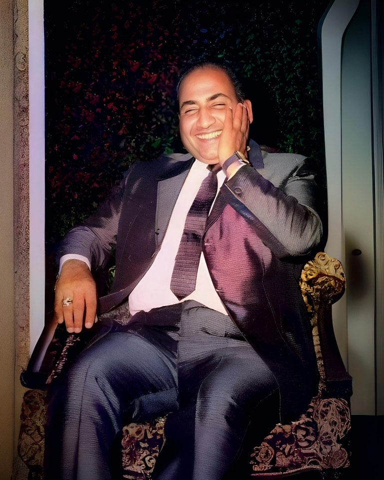 Dharmendra’s popular songs like Aaj Mausam Bada Beimaan Hai, Aap Ke Haseen Rukh Pe, Gar Tum Bhula Na Doge, and Main Jat Yamla Pagla were sung by Mohammed Rafi. Dharmendra’s popular songs like Aaj Mausam Bada Beimaan Hai, Aap Ke Haseen Rukh Pe, Gar Tum Bhula Na Doge, and Main Jat Yamla Pagla were sung by Mohammed Rafi.