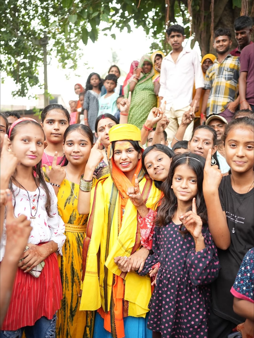 Maithili addressed the backlash by wearing the paag prominently during her events, implying she intended no disrespect for tradition.
