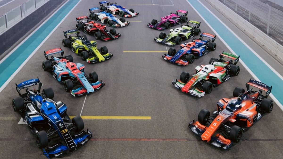 Coches autónomos en acción: La A2RL regresa con carreras sin conductores en Abu Dhabi