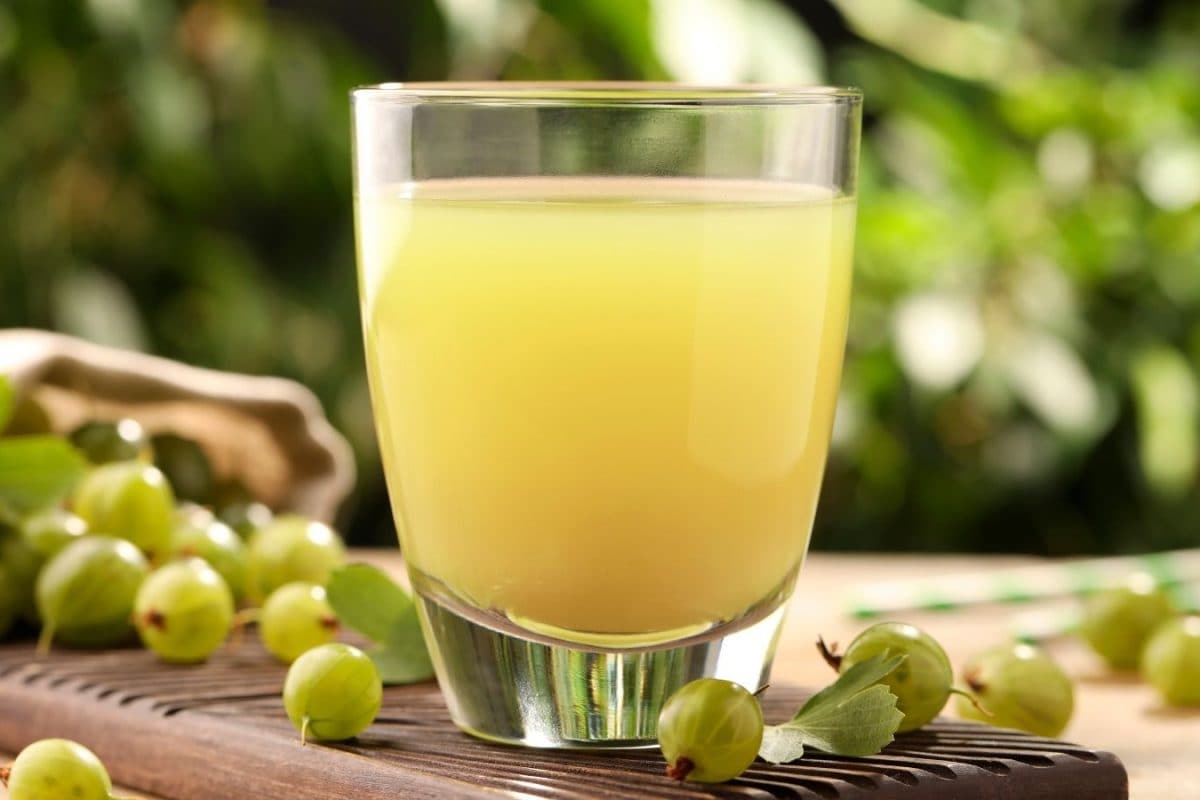 Sip Your Way To Healthy Hair With These Amla, Curry Leaf Shots To Reduce Hairfall