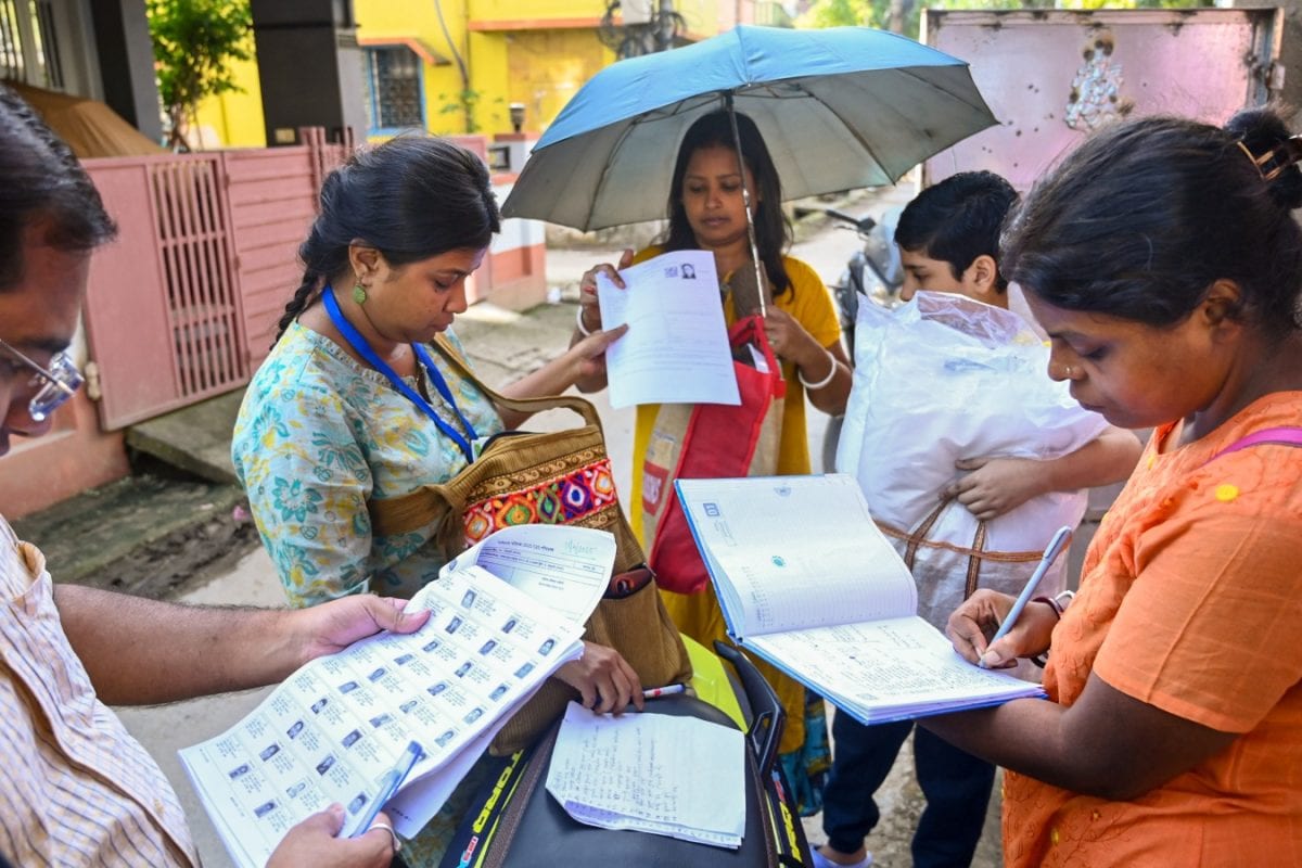 Bengal: CEO Directs District Officials To Complete SIR Form Collection Within This Month