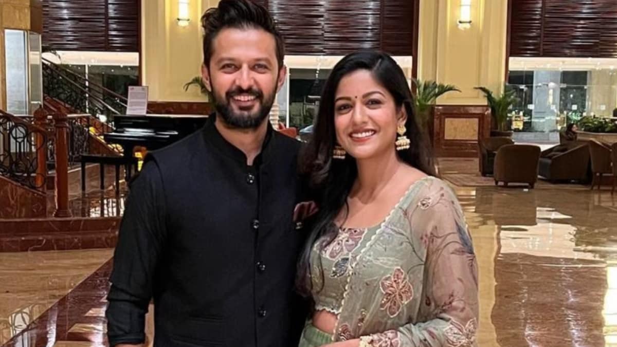 Vatsal Sheth, Ishita Dutta Arrive Hand-In-Hand At Salim Khan-Salma Khan’s 61st Wedding Anniversary Celebration | Bollywood News Vatsal Sheth, Ishita Dutta Arrive Hand-In-Hand At Salim Khan-Salma Khan’s 61st Wedding Anniversary Celebration | Bollywood News