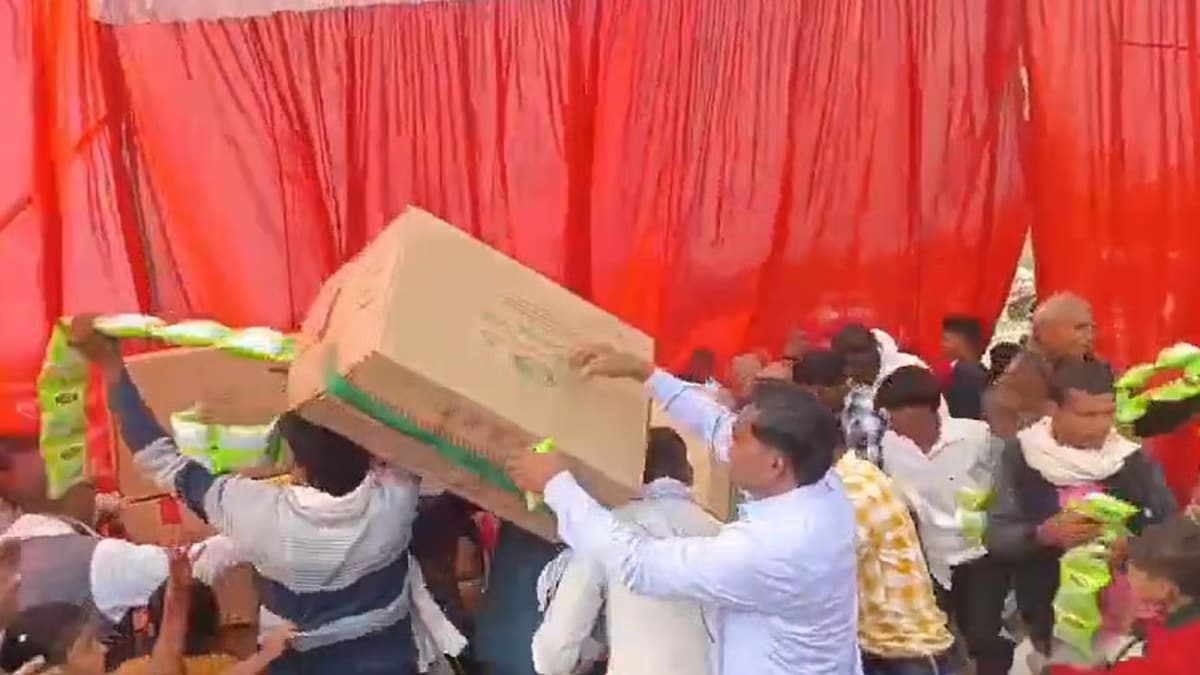 UP Mass Wedding Turns Chaotic As Guests Rush To Grab Free Chips Packets, Snacks: ‘This Is 4th Largest Economy’ | Video