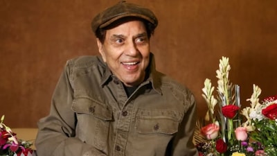 Dharmendra's Krodhi director pays tribute to him.
